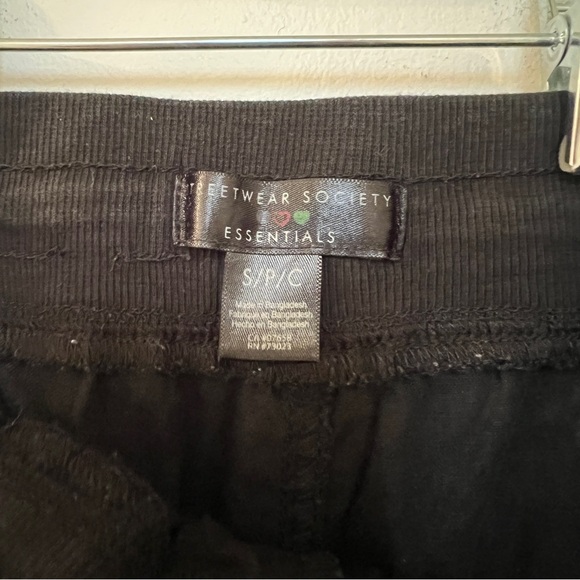 🖤black drawstring shorts - with pockets (size small) - Picture 3 of 12